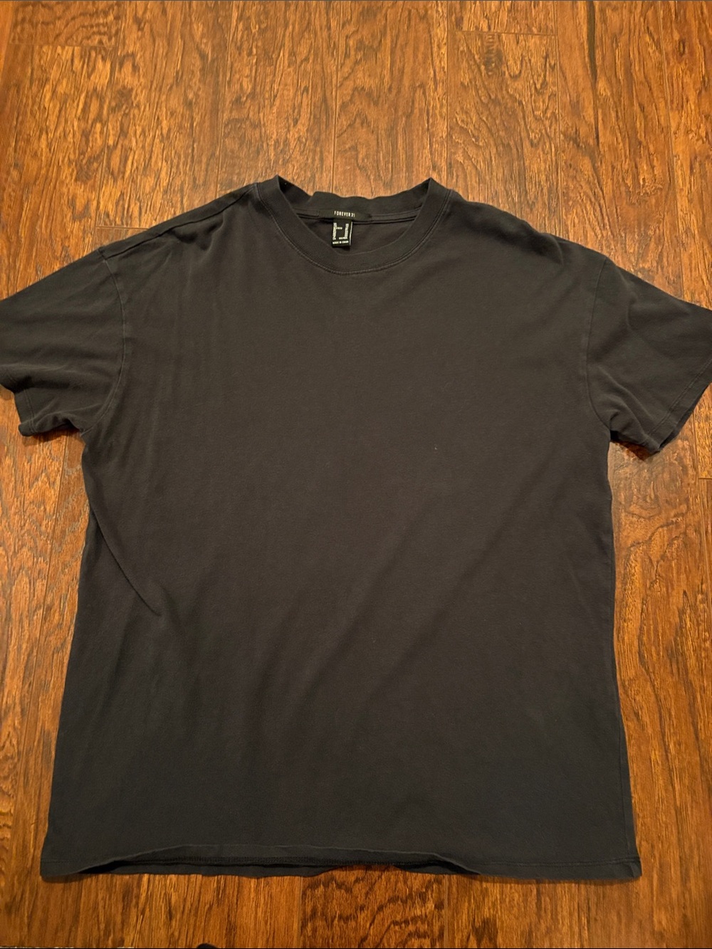 Forever 21 black tee